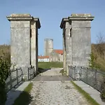 ゲストハウス Le Phare フラ