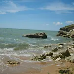 ゲストハウス Le Phare フラ